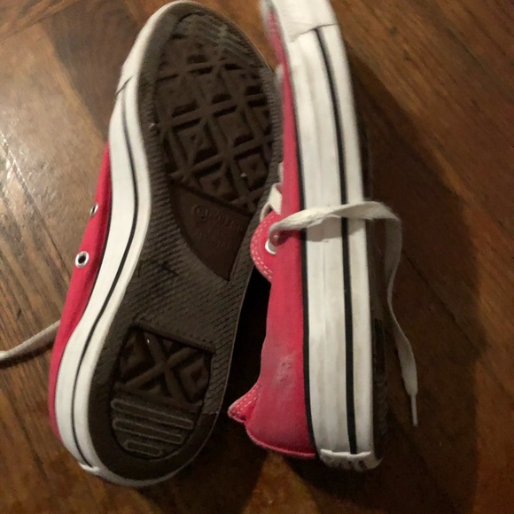Pink Converse, small tear - Picture 4 of 8